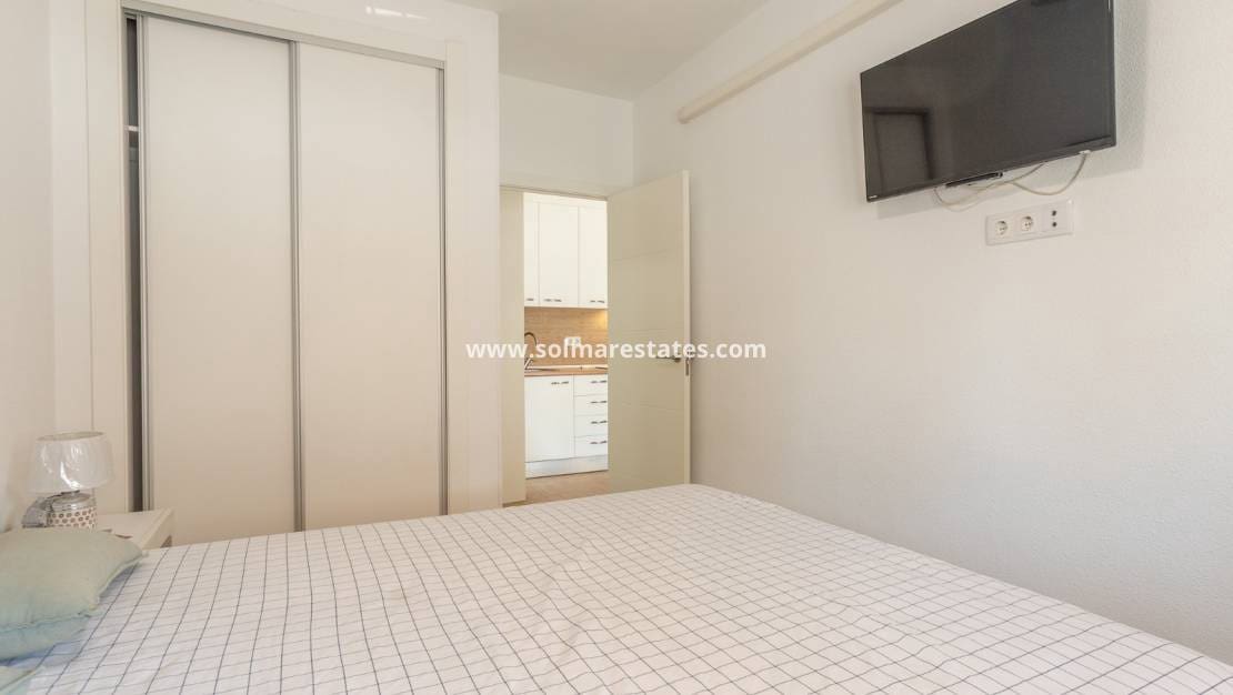 1 Zimmer Apartment zu verkaufen in Los Balcones mit Pool - 122.000 € (Ref: 9971723)