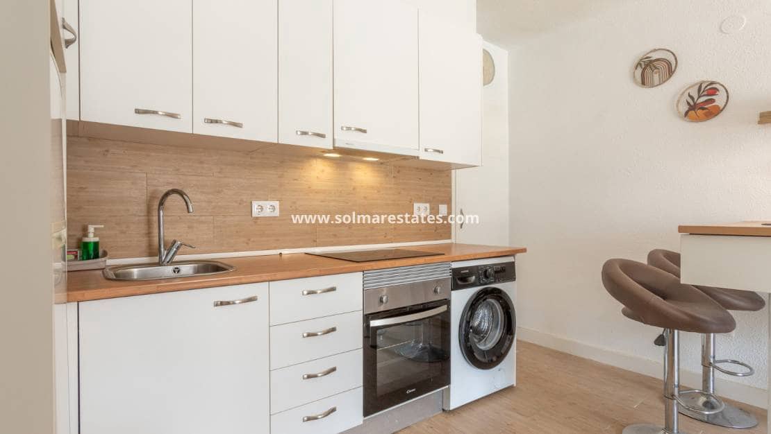 1 Zimmer Apartment zu verkaufen in Los Balcones mit Pool - 122.000 € (Ref: 9971723)