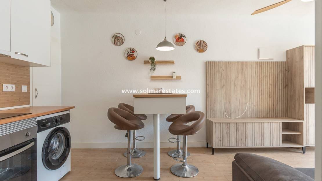 1 Zimmer Apartment zu verkaufen in Los Balcones mit Pool - 122.000 € (Ref: 9971723)