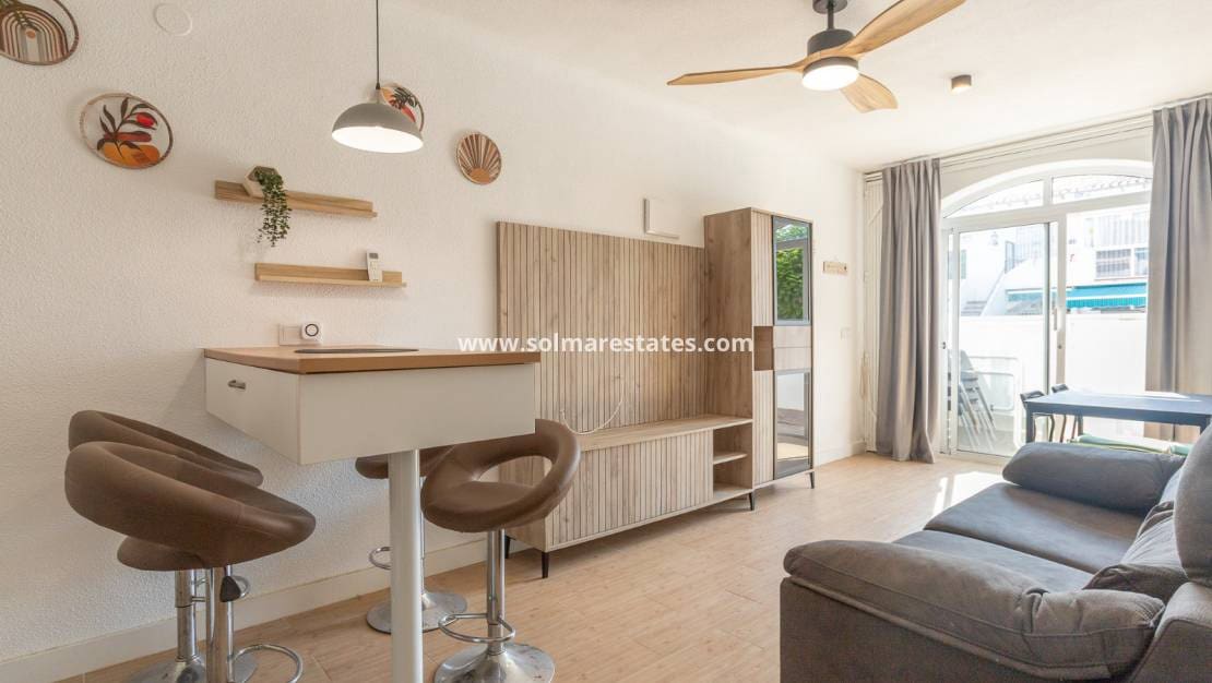 1 Zimmer Apartment zu verkaufen in Los Balcones mit Pool - 122.000 € (Ref: 9971723)