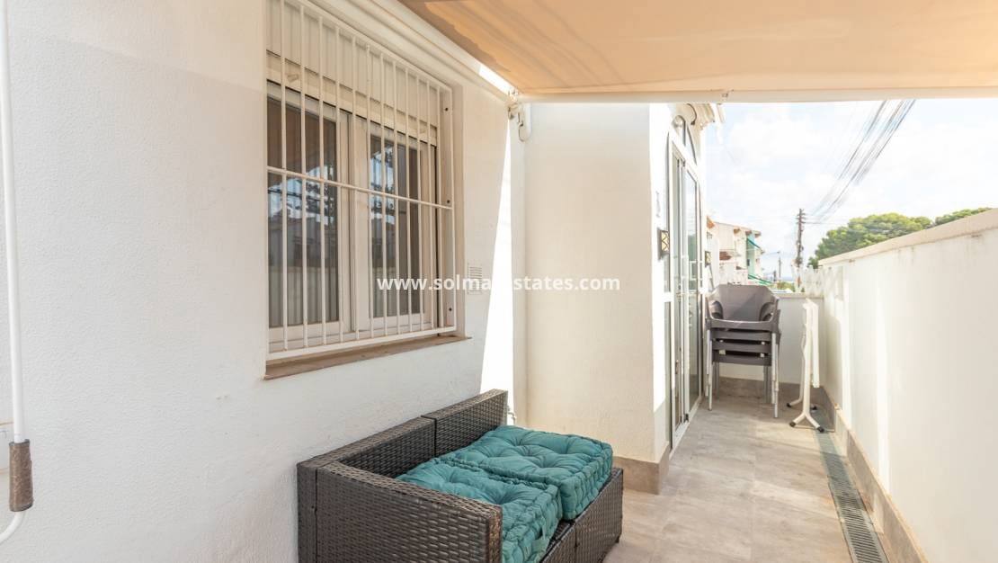 1 Zimmer Apartment zu verkaufen in Los Balcones mit Pool - 122.000 € (Ref: 9971723)