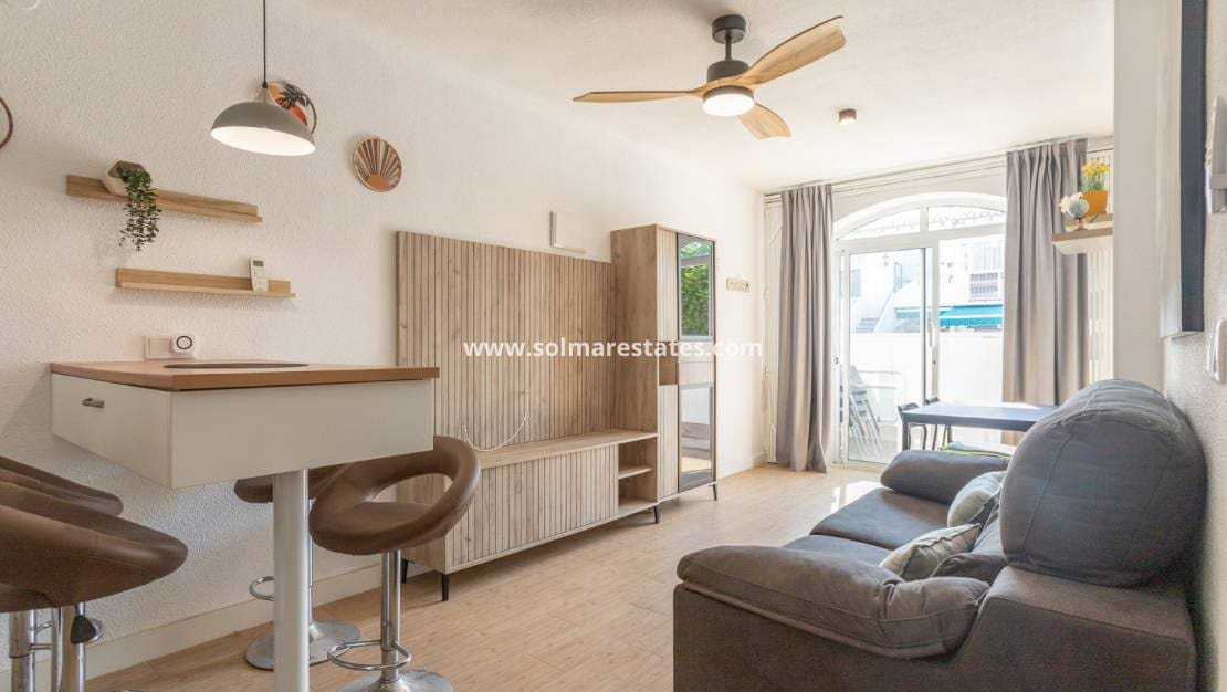 1 Zimmer Apartment zu verkaufen in Los Balcones mit Pool - 122.000 € (Ref: 9971723)