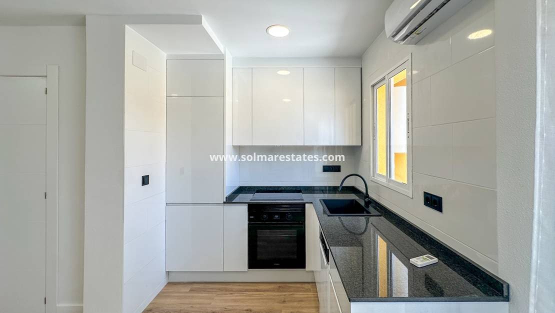 Casa de 2 habitaciones en Cabo Roig en venta con piscina - 255.000 € (Ref: 9974275)
