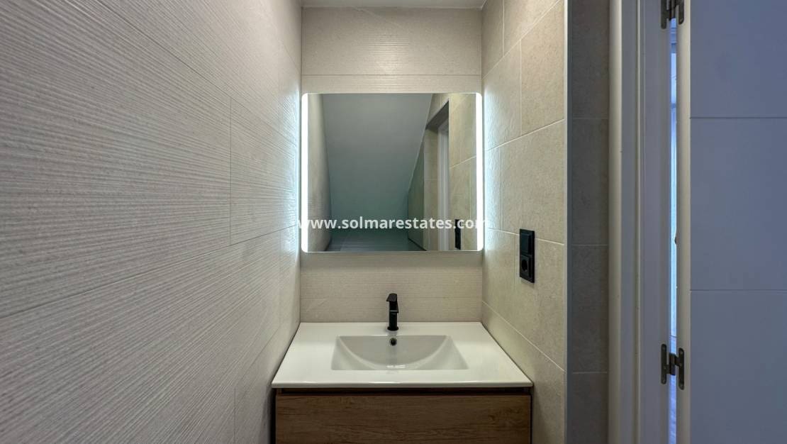 Casa de 2 habitaciones en Cabo Roig en venta con piscina - 255.000 € (Ref: 9974275)