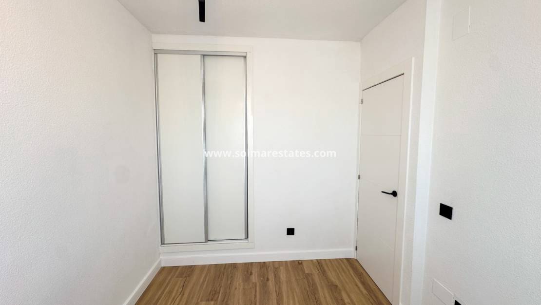 Casa de 2 habitaciones en Cabo Roig en venta con piscina - 255.000 € (Ref: 9974275)