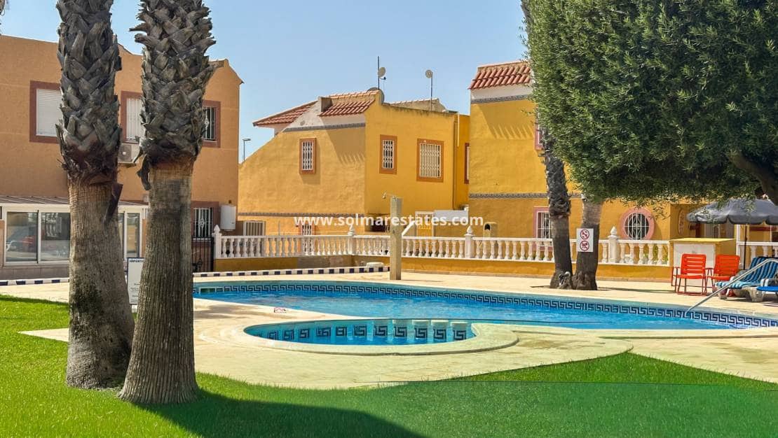 Casa de 2 habitaciones en Cabo Roig en venta con piscina - 255.000 € (Ref: 9974275)
