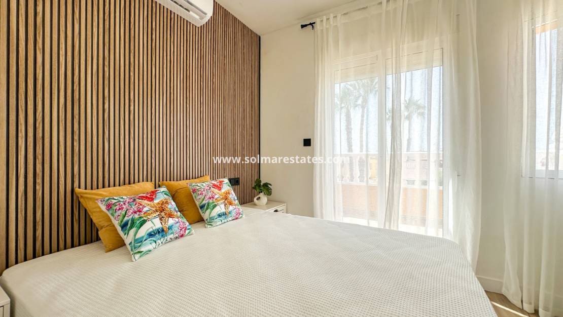 Casa de 2 habitaciones en Cabo Roig en venta con piscina - 255.000 € (Ref: 9974275)