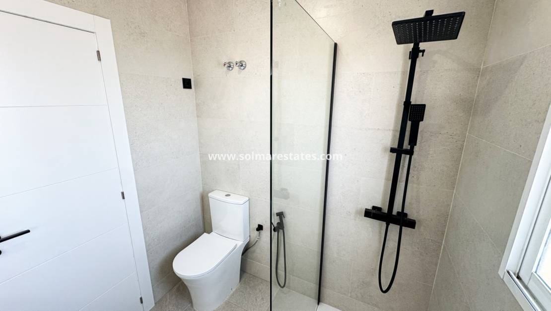 Casa de 2 habitaciones en Cabo Roig en venta con piscina - 255.000 € (Ref: 9974275)