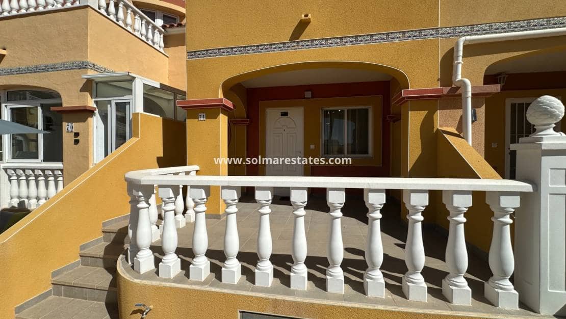 2 makuuhuone Omakotitalo myytävänä paikassa Cabo Roig mukana uima-altaan - 255 000 € (Ref: 9974275)