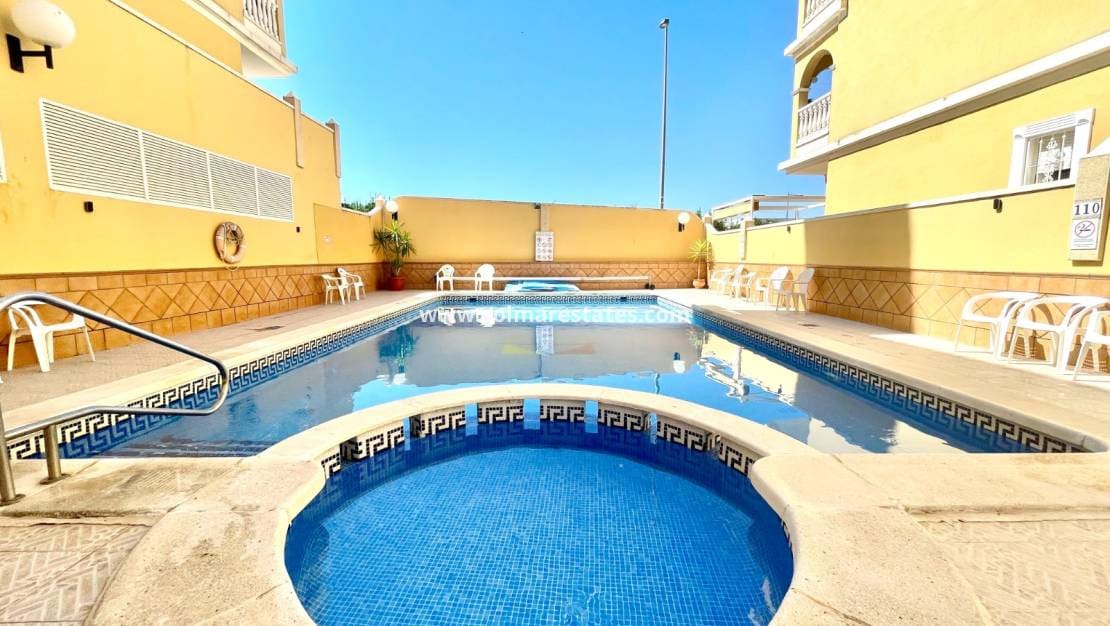 2 bedroom Apartment for sale in Algorfa with pool - € 157,900 (Ref: 9976669)