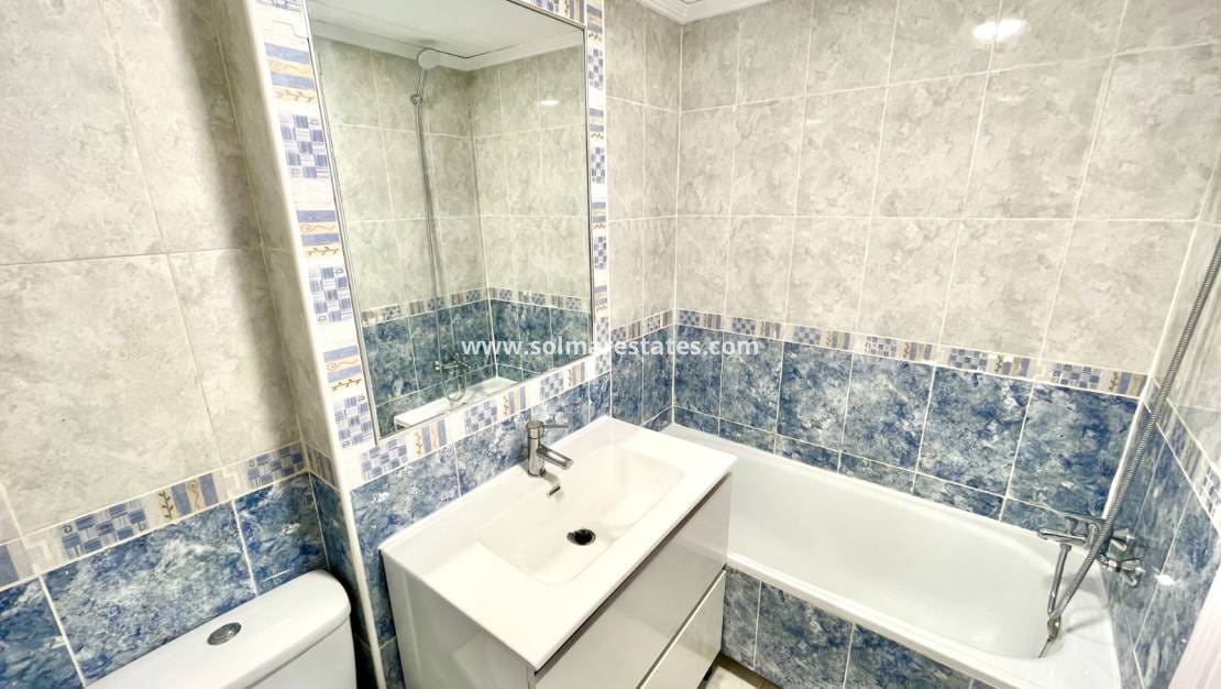 2 bedroom Apartment for sale in Algorfa with pool - € 157,900 (Ref: 9976669)