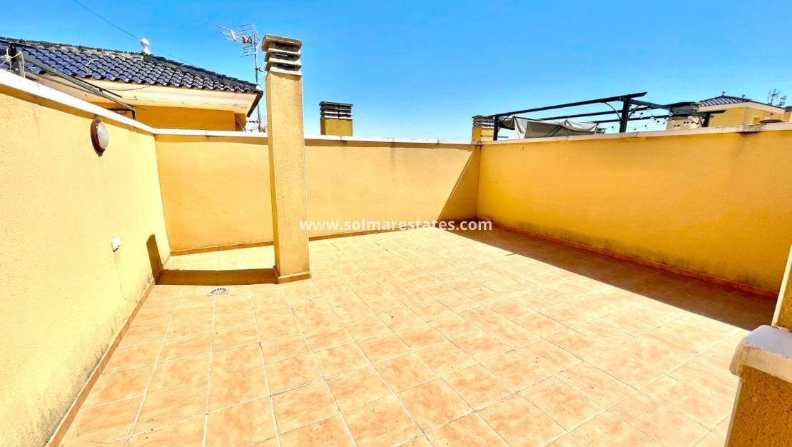 2 bedroom Apartment for sale in Algorfa with pool - € 157,900 (Ref: 9976669)
