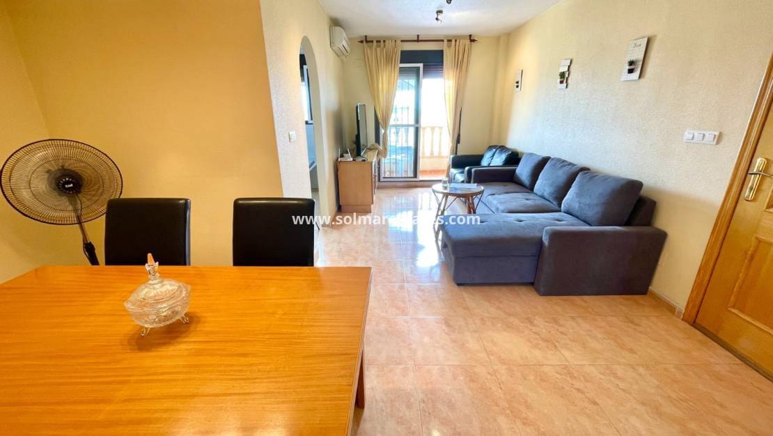 Apartamento de 2 habitaciones en Daya Nueva en venta con piscina - 124.900 € (Ref: 9976670)