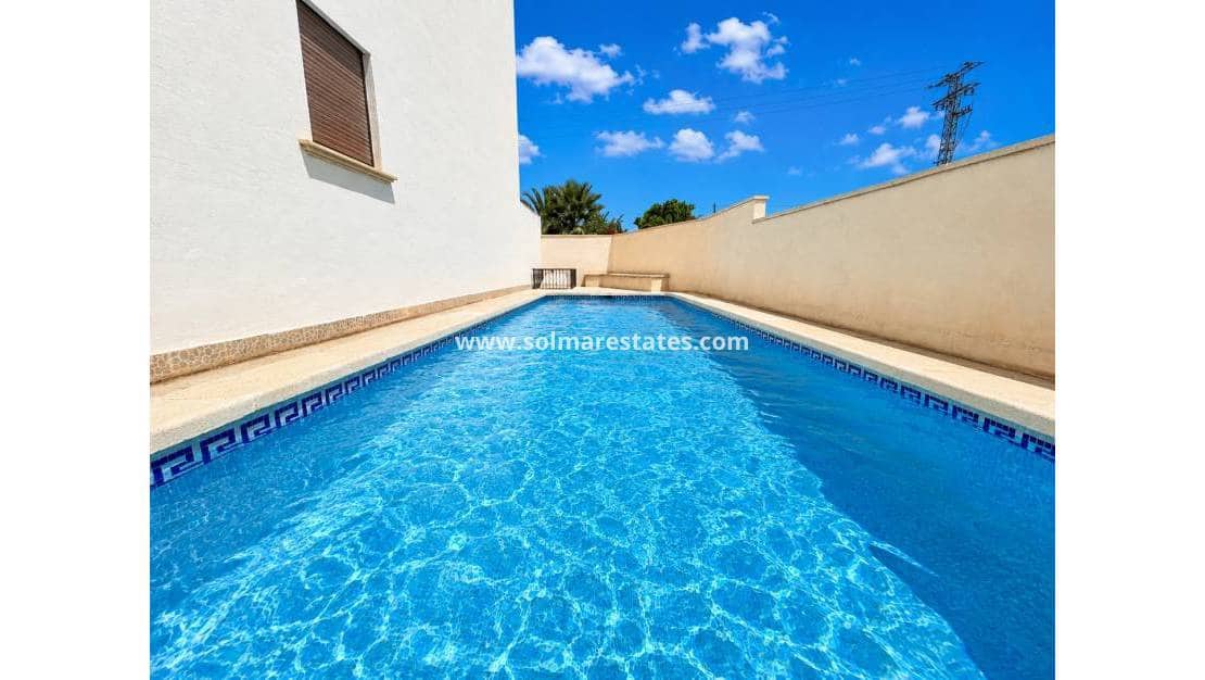 Apartamento de 2 habitaciones en Daya Nueva en venta con piscina - 124.900 € (Ref: 9976670)