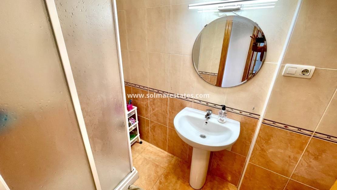 Apartamento de 2 habitaciones en Daya Nueva en venta con piscina - 124.900 € (Ref: 9976670)