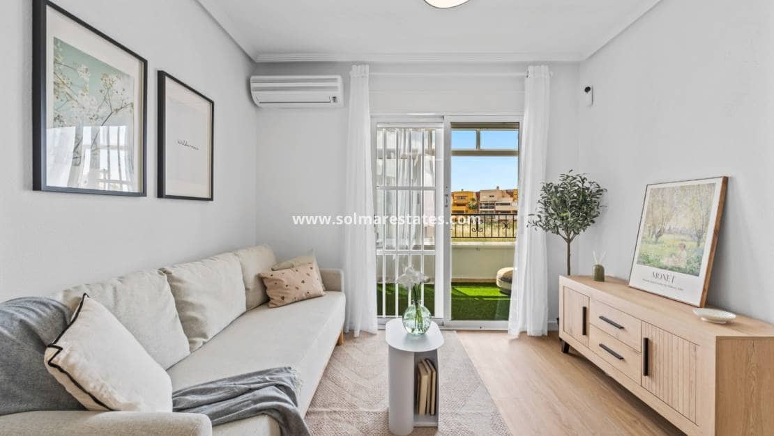 2 slaapkamer Appartement te koop in Playa Flamenca met zwembad - € 194.800 (Ref: 9976673)