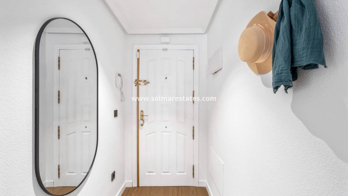 2 slaapkamer Appartement te koop in Playa Flamenca met zwembad - € 194.800 (Ref: 9976673)
