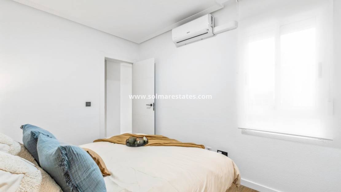 2 slaapkamer Appartement te koop in Playa Flamenca met zwembad - € 194.800 (Ref: 9976673)