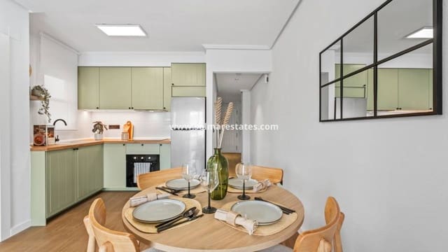 2 slaapkamer Appartement te koop in Playa Flamenca, Orihuela met zwembad - € 194.800 (Ref: 9976673)