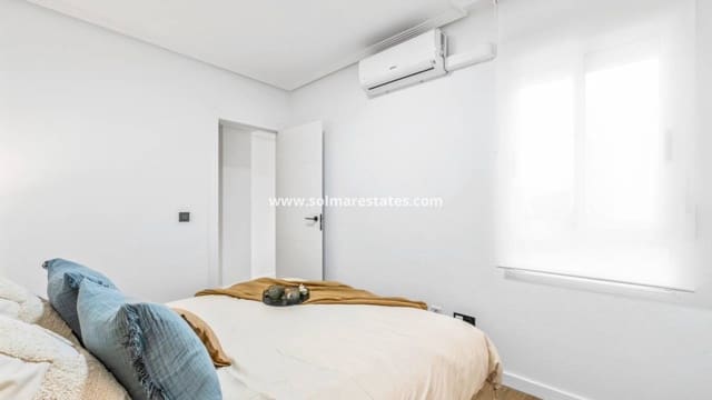 2 slaapkamer Appartement te koop in Playa Flamenca, Orihuela met zwembad - € 194.800 (Ref: 9976673)