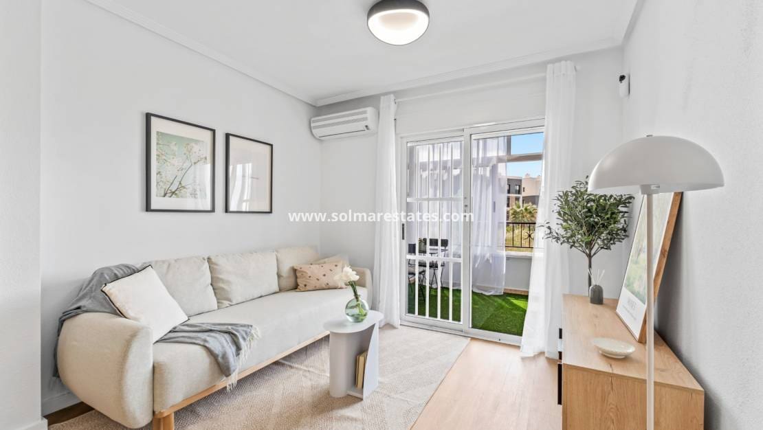 2 slaapkamer Appartement te koop in Playa Flamenca met zwembad - € 194.800 (Ref: 9976673)