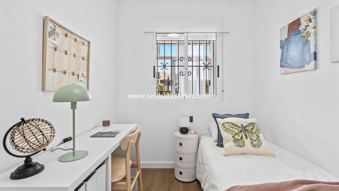 2 slaapkamer Appartement te koop in Playa Flamenca met zwembad - € 194.800 (Ref: 9976673)