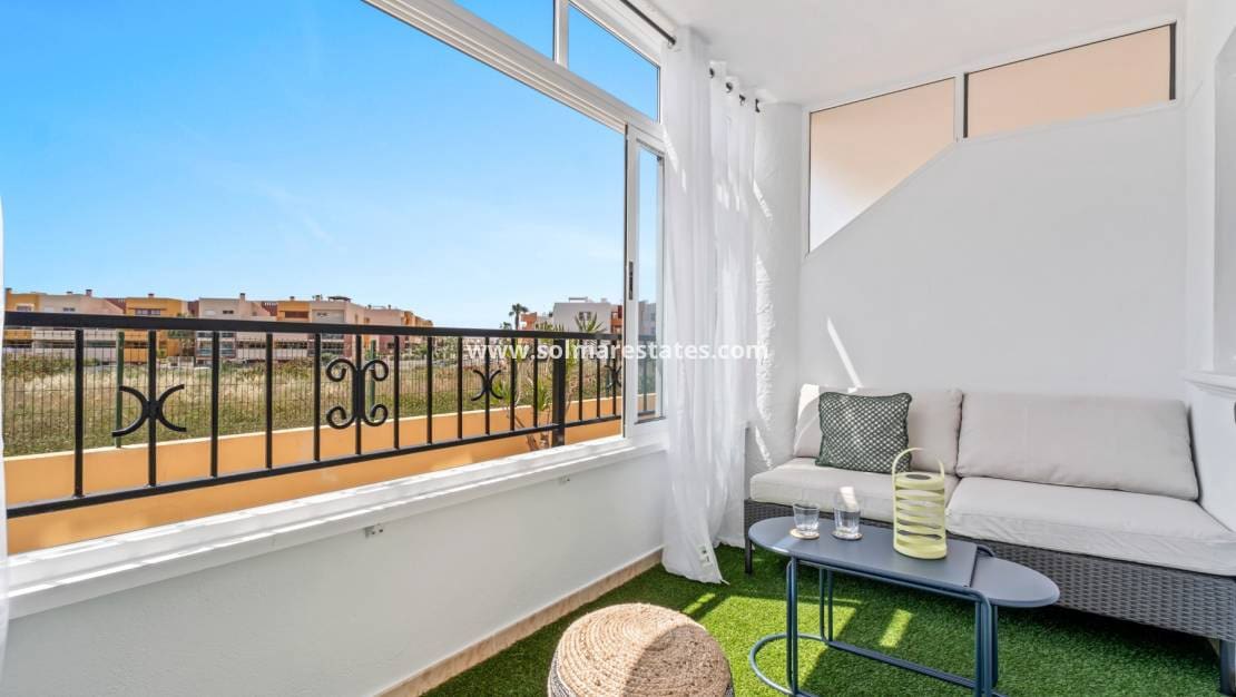 2 slaapkamer Appartement te koop in Playa Flamenca met zwembad - € 194.800 (Ref: 9976673)