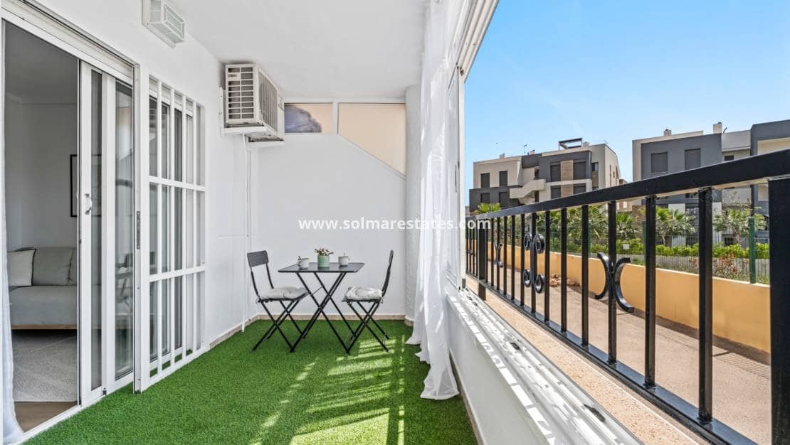2 slaapkamer Appartement te koop in Playa Flamenca met zwembad - € 194.800 (Ref: 9976673)