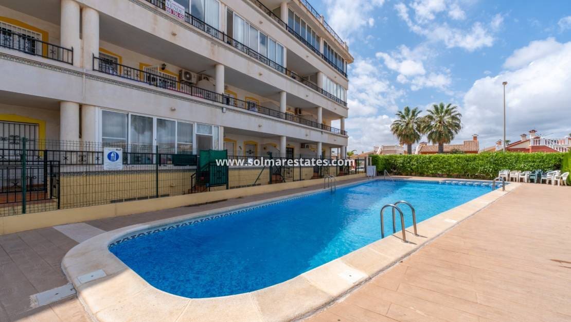 2 slaapkamer Appartement te koop in Playa Flamenca met zwembad - € 194.800 (Ref: 9976673)