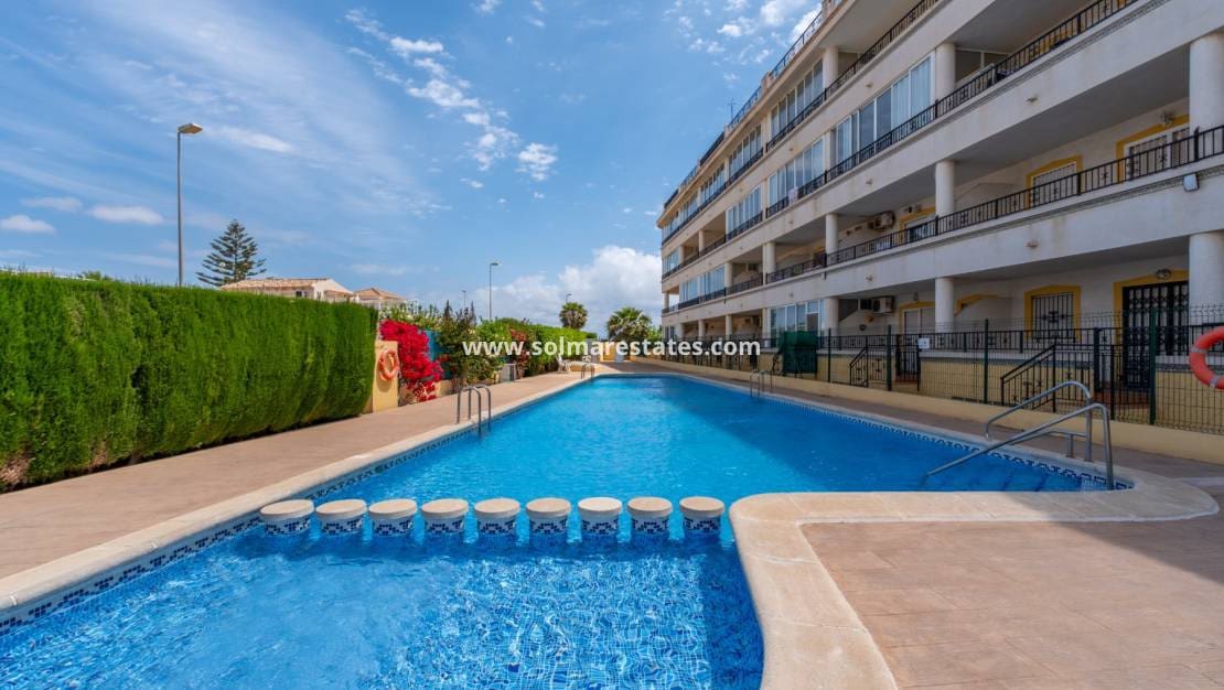 2 slaapkamer Appartement te koop in Playa Flamenca met zwembad - € 194.800 (Ref: 9976673)