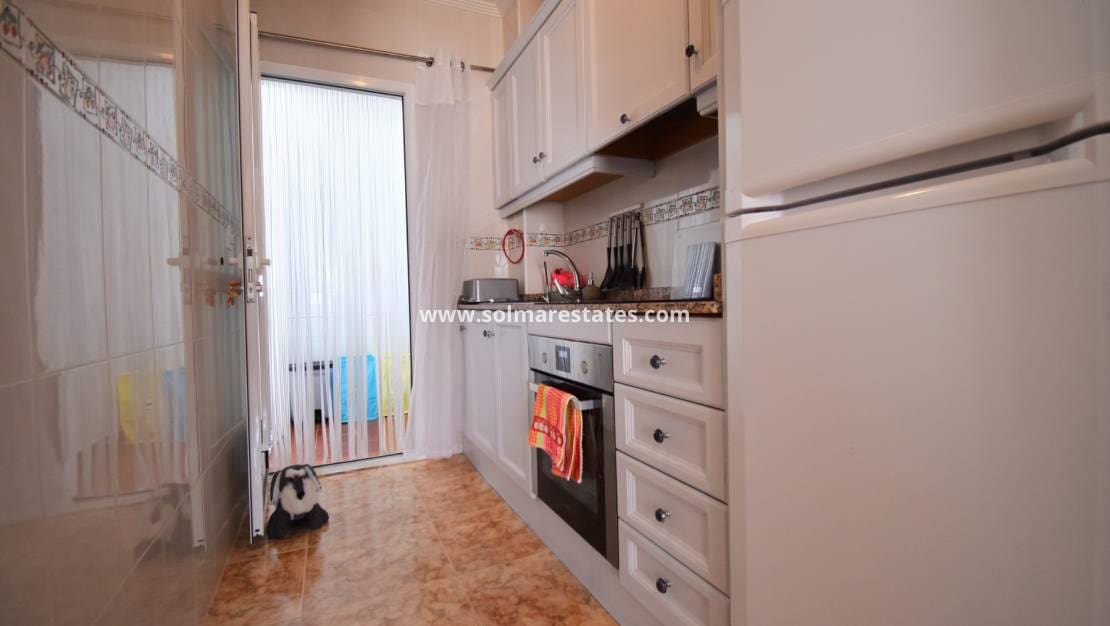 2 slaapkamer Appartement te koop in Orihuela Costa met zwembad - € 179.000 (Ref: 9976674)