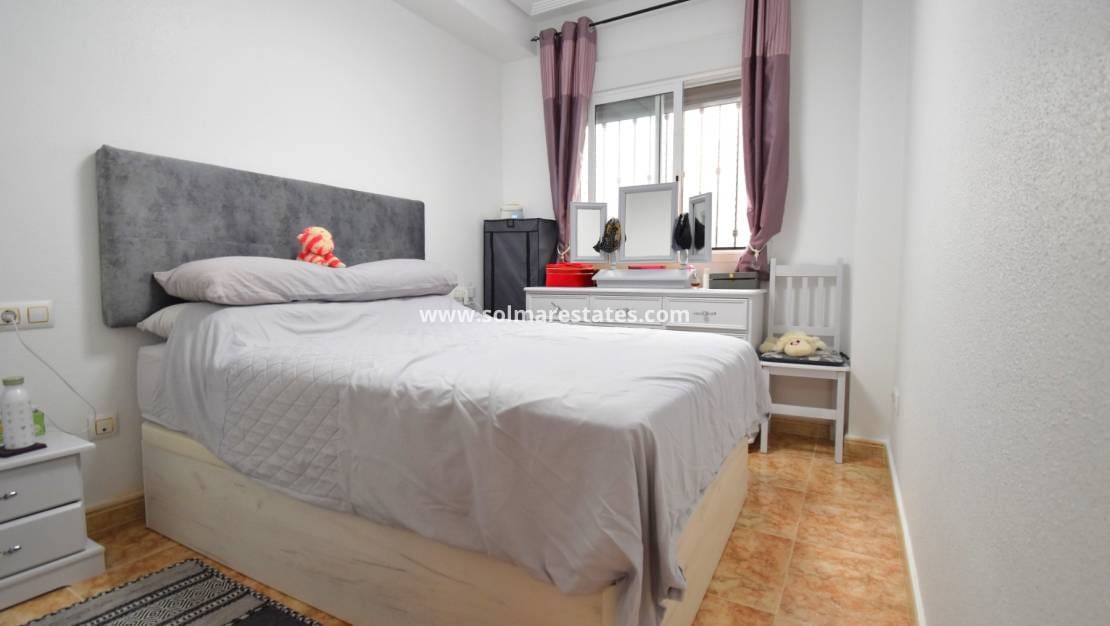 2 slaapkamer Appartement te koop in Orihuela Costa met zwembad - € 179.000 (Ref: 9976674)