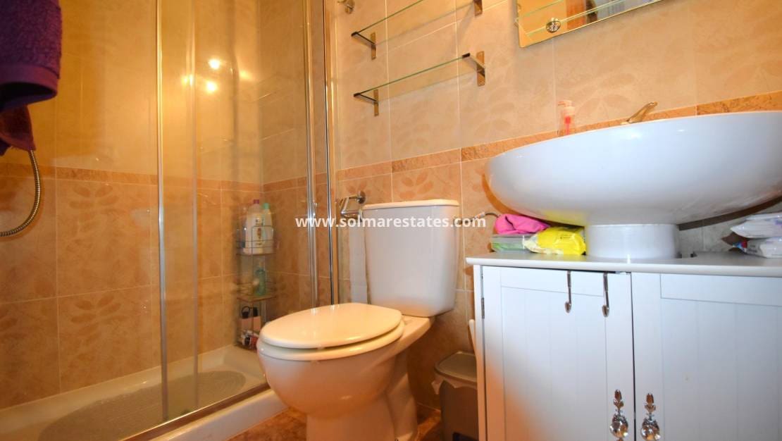 2 slaapkamer Appartement te koop in Orihuela Costa met zwembad - € 179.000 (Ref: 9976674)