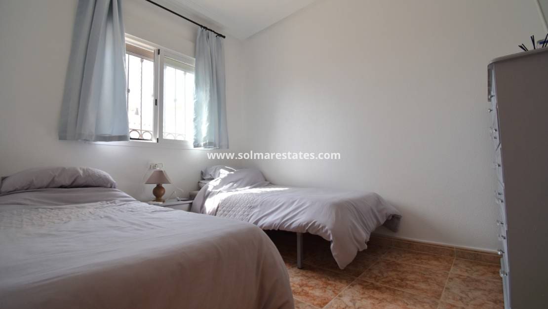2 slaapkamer Appartement te koop in Orihuela Costa met zwembad - € 179.000 (Ref: 9976674)