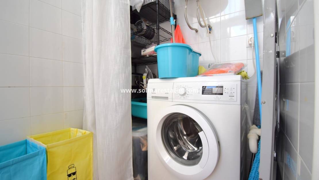 2 slaapkamer Appartement te koop in Orihuela Costa met zwembad - € 179.000 (Ref: 9976674)