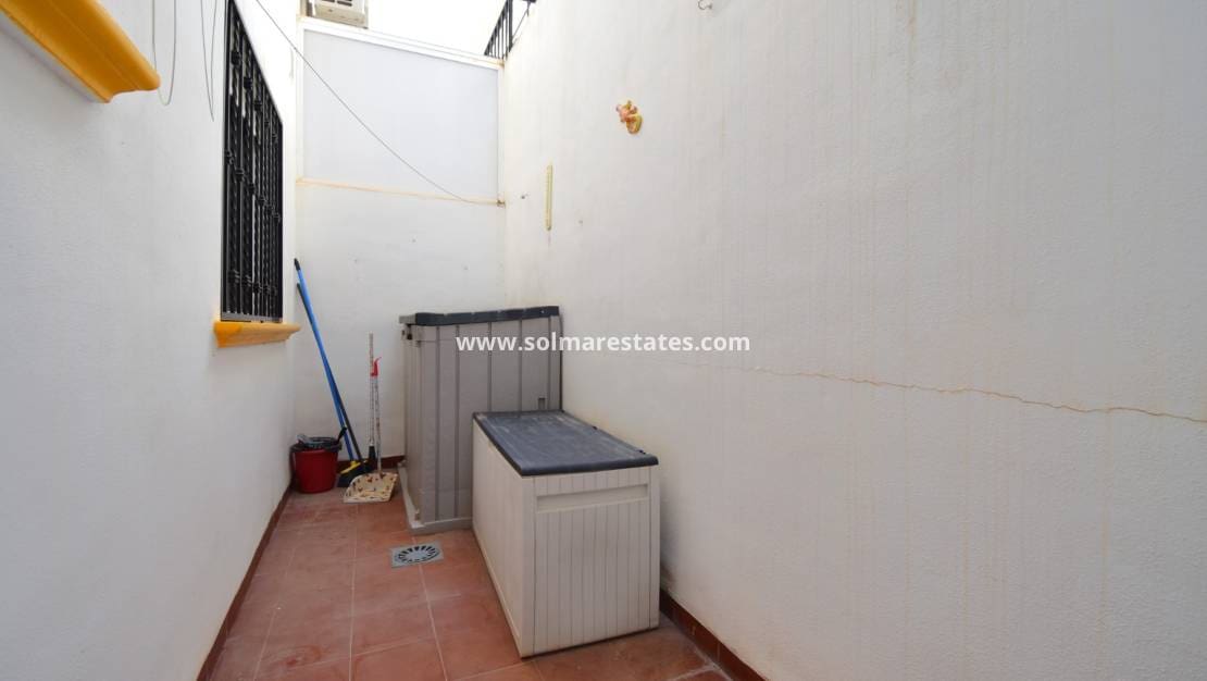 2 slaapkamer Appartement te koop in Orihuela Costa met zwembad - € 179.000 (Ref: 9976674)