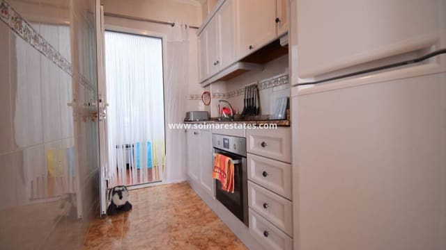 2 slaapkamer Appartement te koop in Punta Prima, Orihuela met zwembad - € 179.000 (Ref: 9976674)