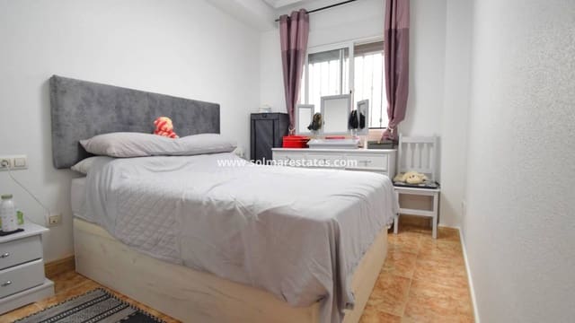 2 slaapkamer Appartement te koop in Punta Prima, Orihuela met zwembad - € 179.000 (Ref: 9976674)