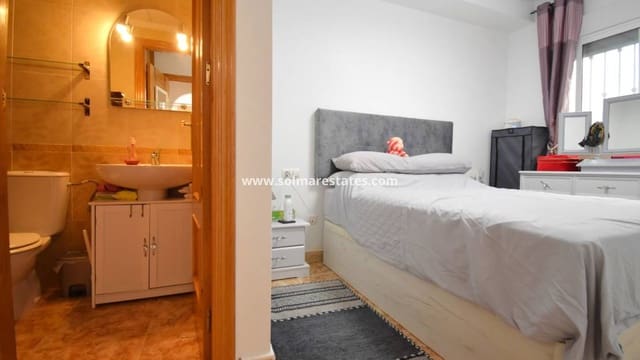 2 slaapkamer Appartement te koop in Punta Prima, Orihuela met zwembad - € 179.000 (Ref: 9976674)