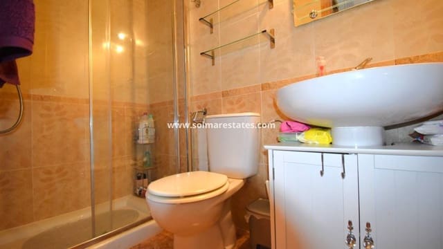2 slaapkamer Appartement te koop in Punta Prima, Orihuela met zwembad - € 179.000 (Ref: 9976674)