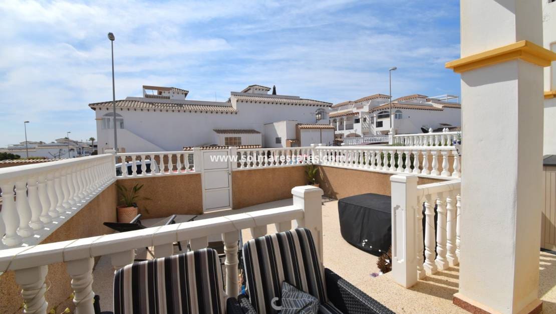 2 slaapkamer Appartement te koop in Orihuela Costa met zwembad - € 179.000 (Ref: 9976674)