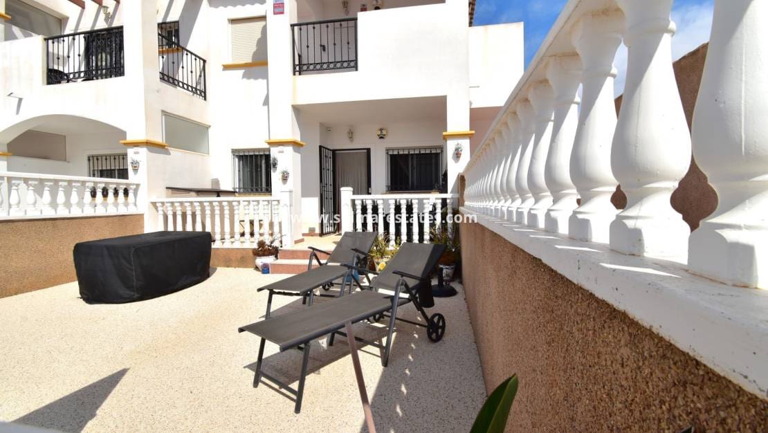 2 slaapkamer Appartement te koop in Orihuela Costa met zwembad - € 179.000 (Ref: 9976674)