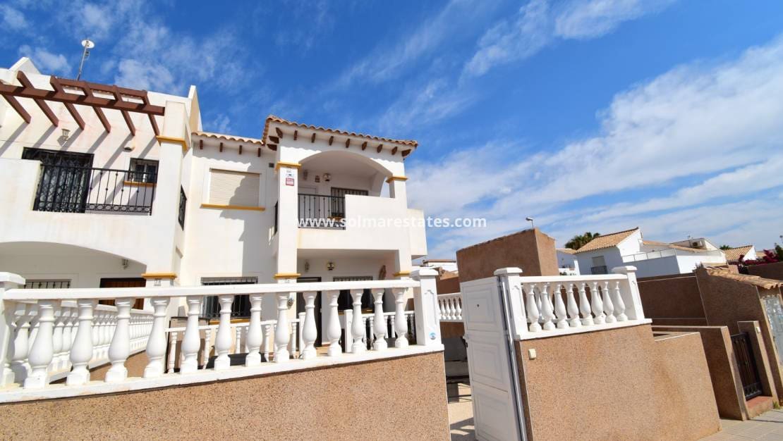 2 slaapkamer Appartement te koop in Orihuela Costa met zwembad - € 179.000 (Ref: 9976674)
