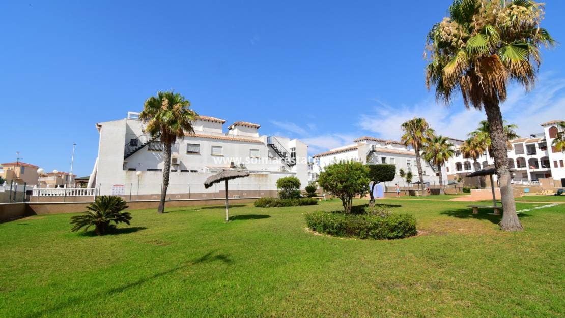 2 slaapkamer Appartement te koop in Orihuela Costa met zwembad - € 179.000 (Ref: 9976674)