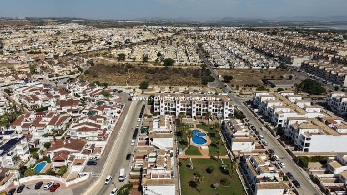 2 slaapkamer Appartement te koop in Orihuela Costa met zwembad - € 179.000 (Ref: 9976674)