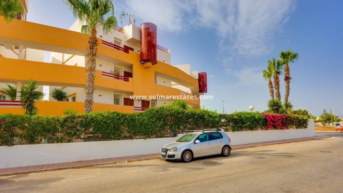 2 soverom Leilighet til salgs i Playa Flamenca med svømmebasseng - € 194 969 (Ref: 9976679)