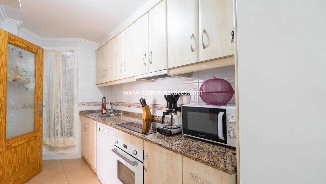 2 bedroom Semi-detached Villa for sale in Villamartin with pool - € 189,000 (Ref: 9976681)