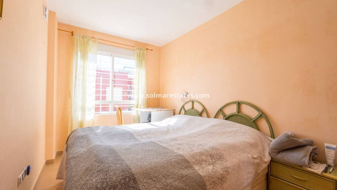 2 bedroom Semi-detached Villa for sale in Villamartin with pool - € 189,000 (Ref: 9976681)