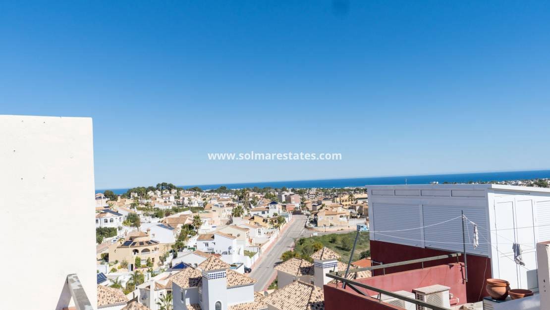 2 bedroom Semi-detached Villa for sale in Villamartin with pool - € 189,000 (Ref: 9976681)