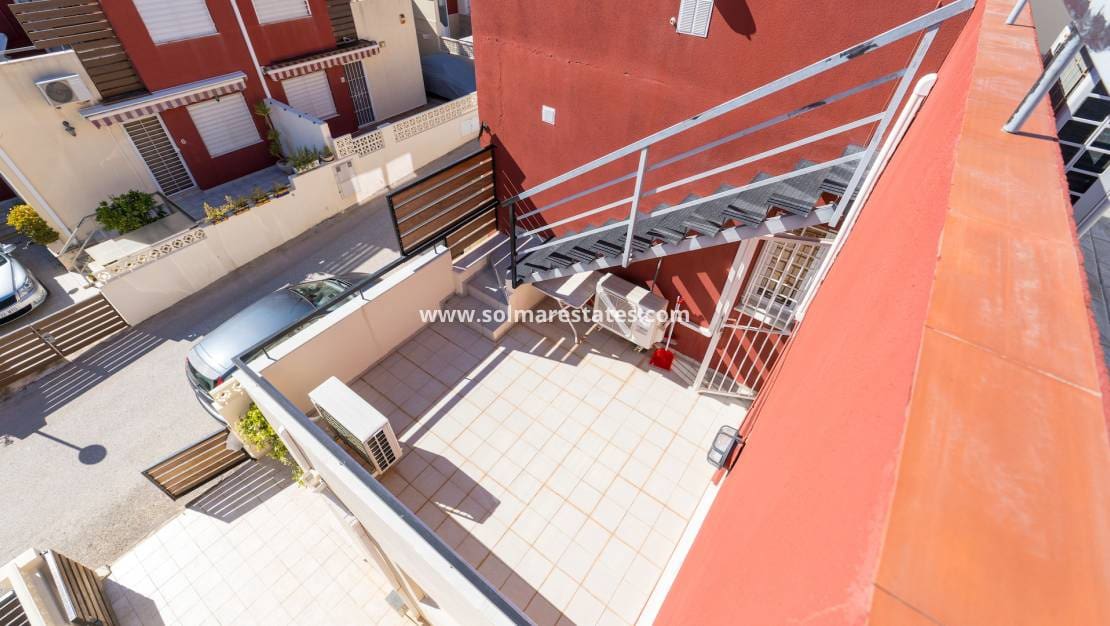 2 bedroom Semi-detached Villa for sale in Villamartin with pool - € 189,000 (Ref: 9976681)